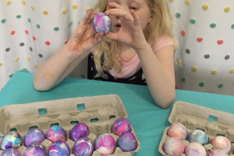 How to Dye Easter Eggs with Cool Whip 