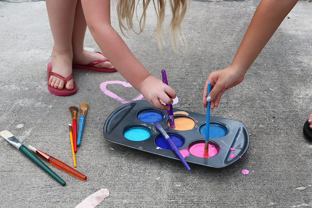 DIY Sidewalk Paint Chalk