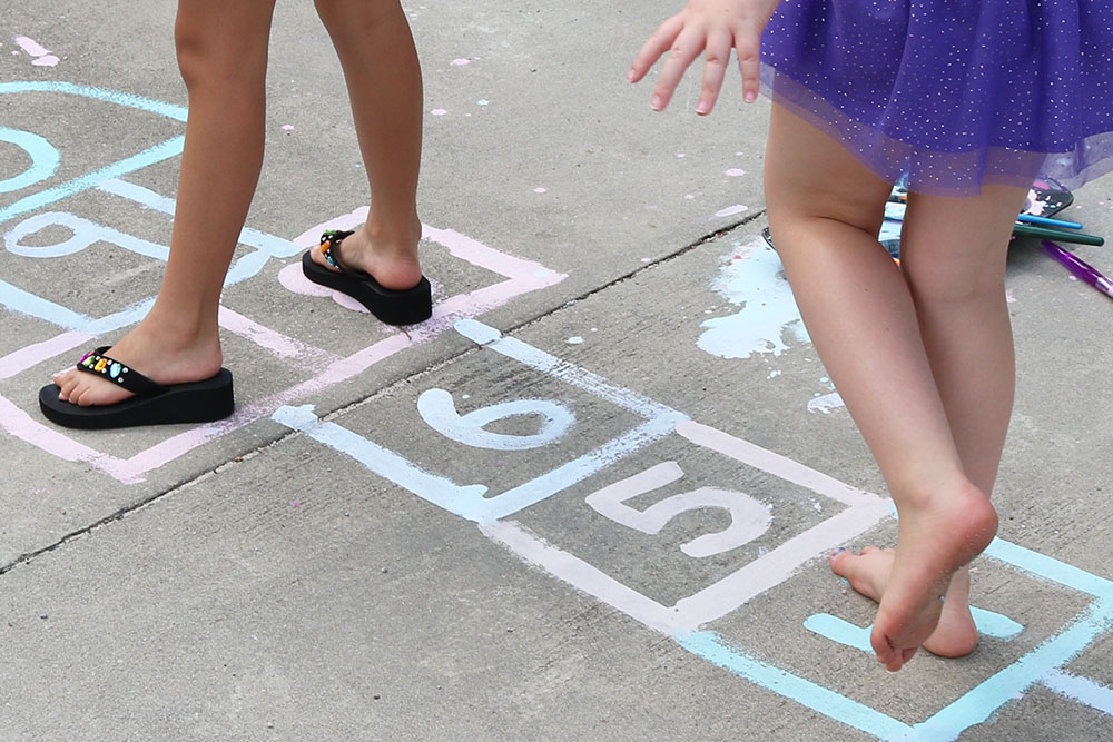 DIY Sidewalk Paint Chalk