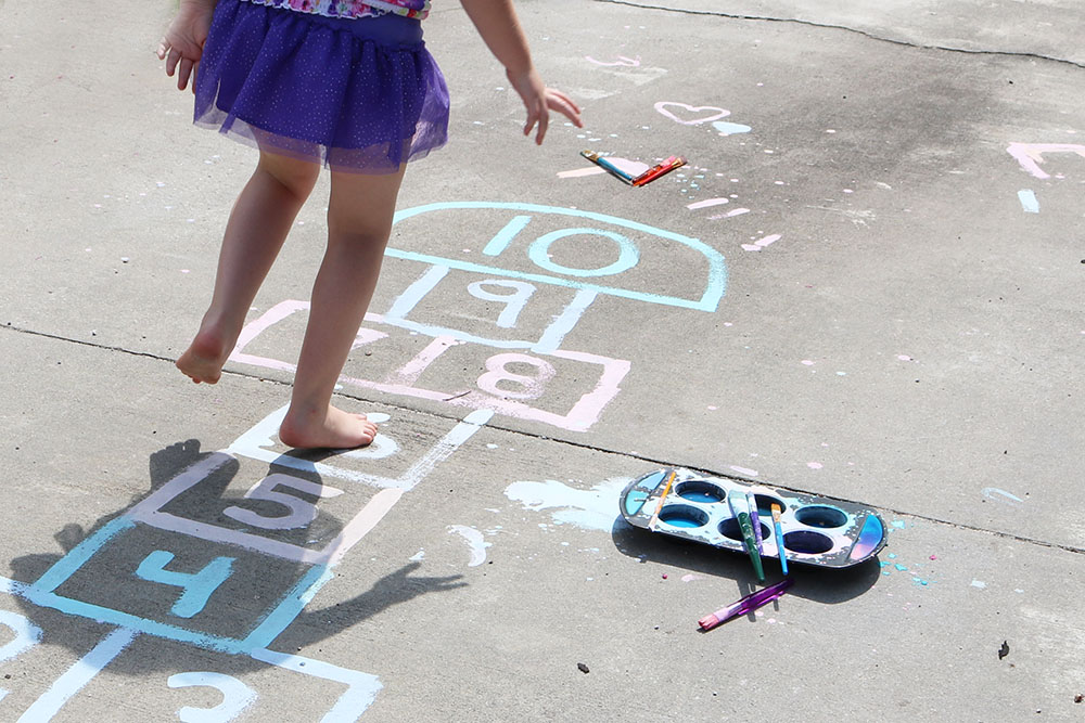 DIY Sidewalk Paint Chalk